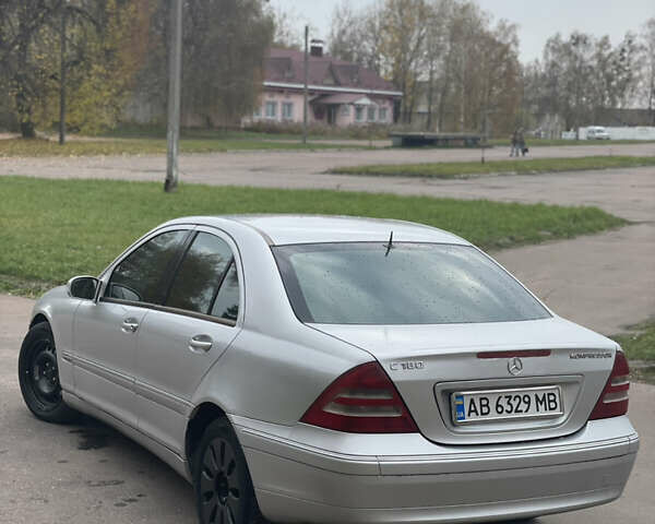 Серый Мерседес Ц-Класс, объемом двигателя 1.8 л и пробегом 350 тыс. км за 3000 $, фото 3 на Automoto.ua