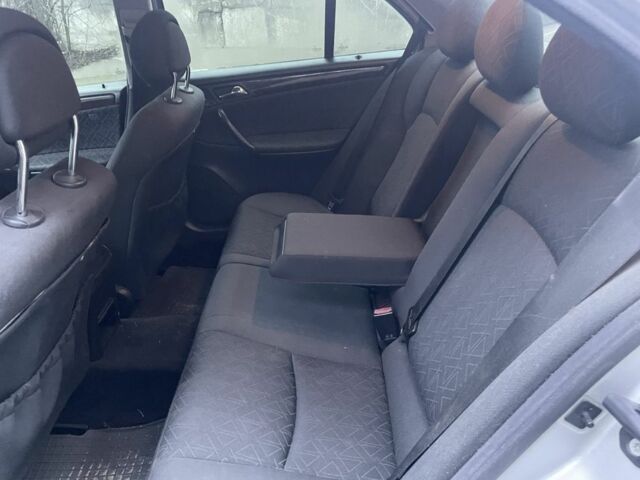 Сірий Мерседес Ц-Клас, об'ємом двигуна 2.1 л та пробігом 350 тис. км за 4200 $, фото 7 на Automoto.ua