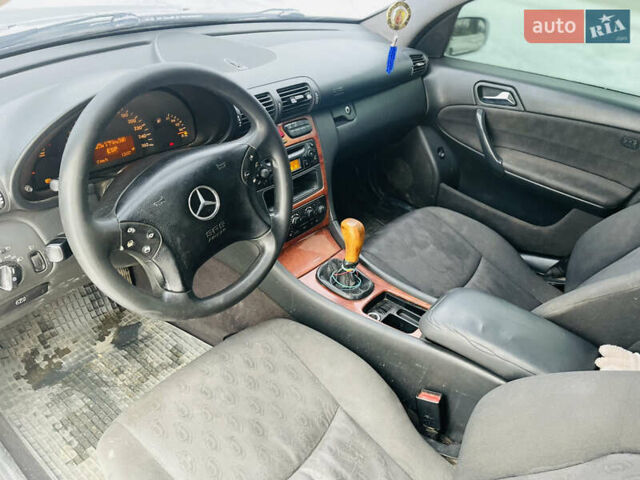 Сірий Мерседес Ц-Клас, об'ємом двигуна 2.15 л та пробігом 425 тис. км за 2800 $, фото 7 на Automoto.ua