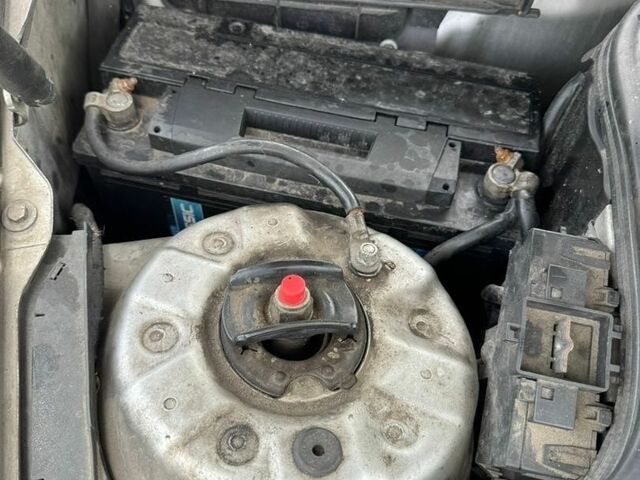 Серый Мерседес Ц-Класс, объемом двигателя 2.15 л и пробегом 466 тыс. км за 2500 $, фото 17 на Automoto.ua