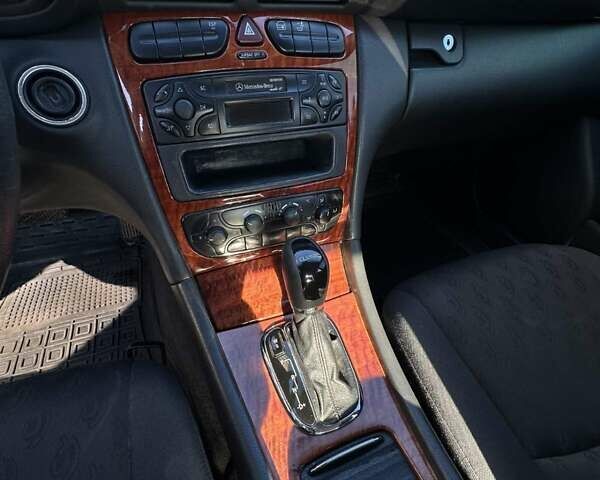 Серый Мерседес Ц-Класс, объемом двигателя 1.8 л и пробегом 250 тыс. км за 5000 $, фото 5 на Automoto.ua