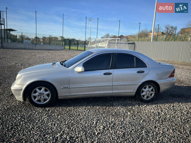 Серый Мерседес Ц-Класс, объемом двигателя 2.2 л и пробегом 340 тыс. км за 4400 $, фото 5 на Automoto.ua