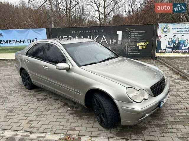 Серый Мерседес Ц-Класс, объемом двигателя 1.8 л и пробегом 325 тыс. км за 4400 $, фото 2 на Automoto.ua