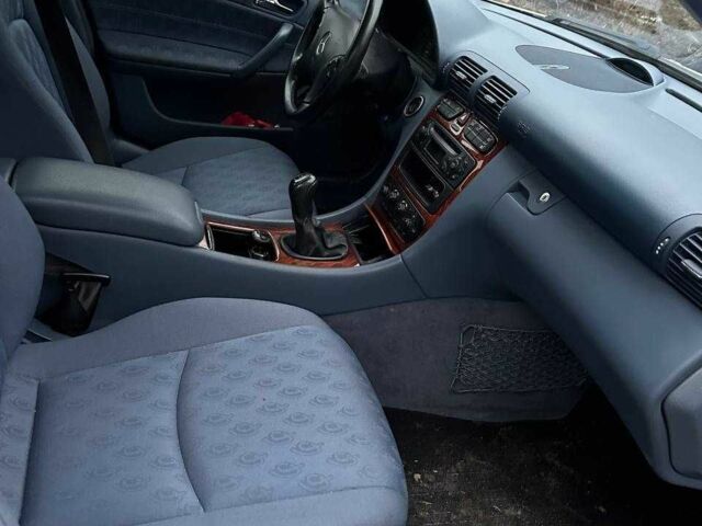 Серый Мерседес Ц-Класс, объемом двигателя 1.8 л и пробегом 240 тыс. км за 3500 $, фото 8 на Automoto.ua