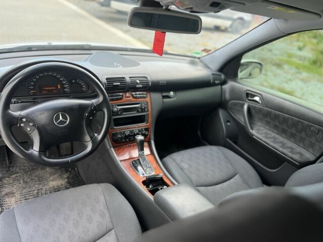 Серый Мерседес Ц-Класс, объемом двигателя 2.2 л и пробегом 337 тыс. км за 4700 $, фото 4 на Automoto.ua