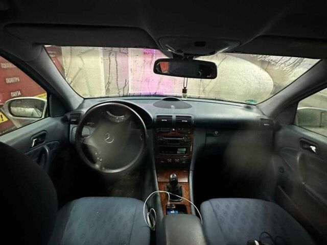 Серый Мерседес Ц-Класс, объемом двигателя 1.8 л и пробегом 240 тыс. км за 3500 $, фото 6 на Automoto.ua