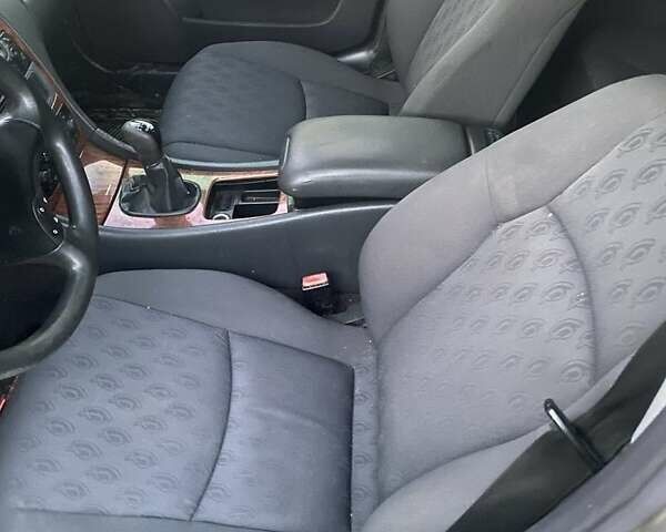 Сірий Мерседес Ц-Клас, об'ємом двигуна 2.1 л та пробігом 300 тис. км за 4500 $, фото 4 на Automoto.ua