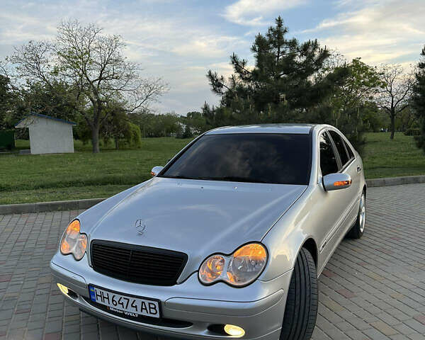 Серый Мерседес Ц-Класс, объемом двигателя 2.2 л и пробегом 278 тыс. км за 6400 $, фото 1 на Automoto.ua