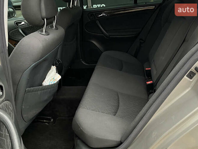 Серый Мерседес Ц-Класс, объемом двигателя 1.8 л и пробегом 250 тыс. км за 6990 $, фото 16 на Automoto.ua