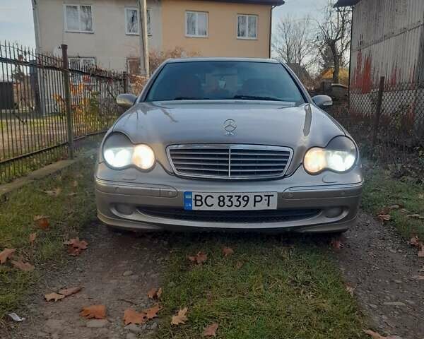 Сірий Мерседес Ц-Клас, об'ємом двигуна 2.15 л та пробігом 390 тис. км за 3496 $, фото 1 на Automoto.ua