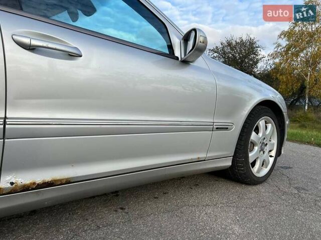 Мерседес Ц-Клас 2003 у Києві на Automoto.ua Сірий Мерседес Ц-Клас, об'ємом двигуна 2.69 л та пробігом 296 тис. км за 5400 $, фото 16 на Automoto.ua