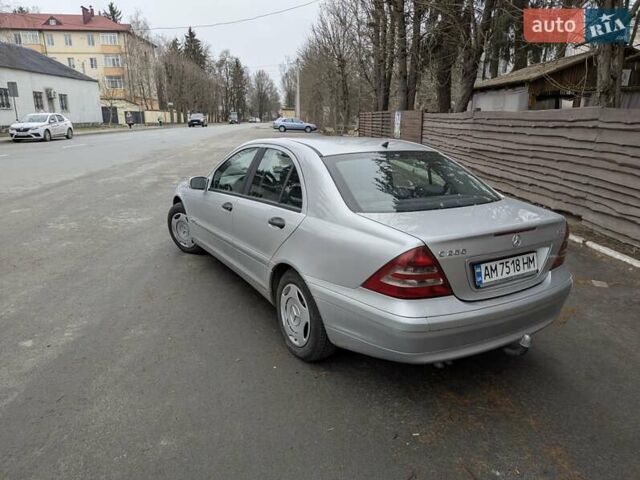 Серый Мерседес Ц-Класс, объемом двигателя 2.2 л и пробегом 316 тыс. км за 4950 $, фото 4 на Automoto.ua