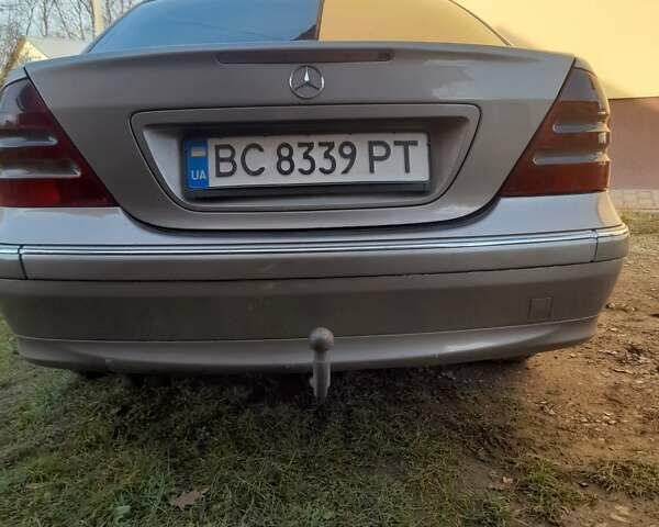 Сірий Мерседес Ц-Клас, об'ємом двигуна 2.15 л та пробігом 390 тис. км за 3496 $, фото 11 на Automoto.ua