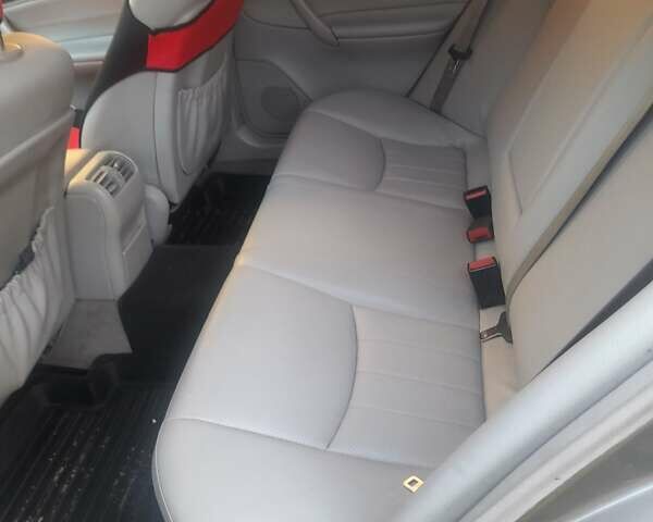 Сірий Мерседес Ц-Клас, об'ємом двигуна 2.15 л та пробігом 390 тис. км за 3496 $, фото 17 на Automoto.ua