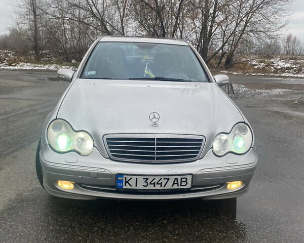 Сірий Мерседес Ц-Клас, об'ємом двигуна 1.8 л та пробігом 320 тис. км за 4500 $, фото 1 на Automoto.ua
