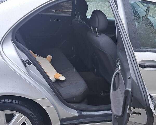 Серый Мерседес Ц-Класс, объемом двигателя 2.2 л и пробегом 340 тыс. км за 4600 $, фото 8 на Automoto.ua