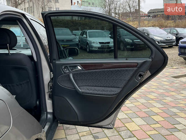 Серый Мерседес Ц-Класс, объемом двигателя 1.8 л и пробегом 250 тыс. км за 6990 $, фото 23 на Automoto.ua