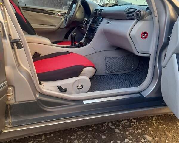 Сірий Мерседес Ц-Клас, об'ємом двигуна 2.15 л та пробігом 390 тис. км за 3496 $, фото 20 на Automoto.ua