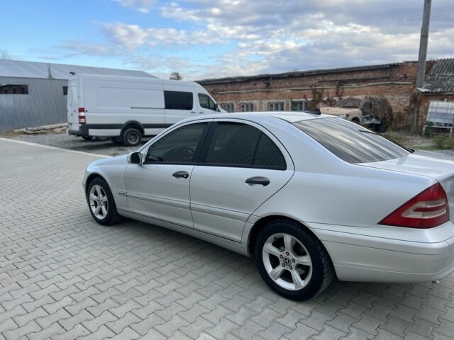 Серый Мерседес Ц-Класс, объемом двигателя 2.2 л и пробегом 337 тыс. км за 4700 $, фото 2 на Automoto.ua