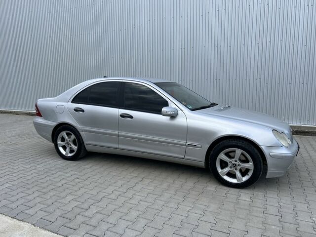 Серый Мерседес Ц-Класс, объемом двигателя 2.2 л и пробегом 337 тыс. км за 4700 $, фото 1 на Automoto.ua