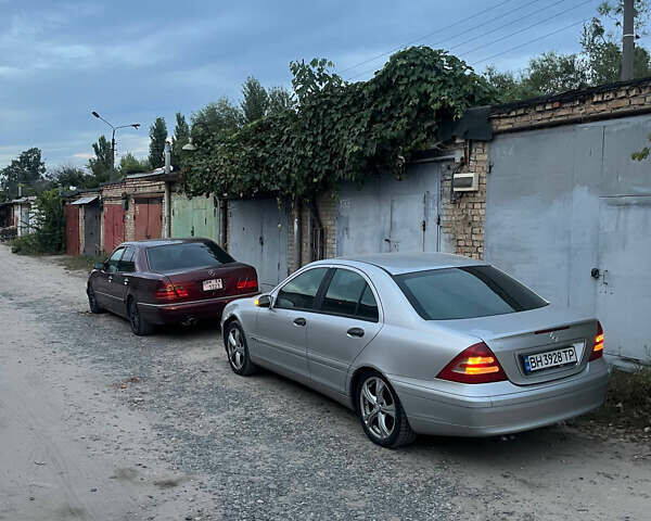 Серый Мерседес Ц-Класс, объемом двигателя 1.8 л и пробегом 240 тыс. км за 4300 $, фото 2 на Automoto.ua