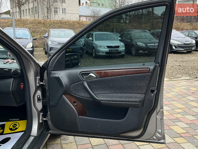 Серый Мерседес Ц-Класс, объемом двигателя 1.8 л и пробегом 250 тыс. км за 6990 $, фото 22 на Automoto.ua
