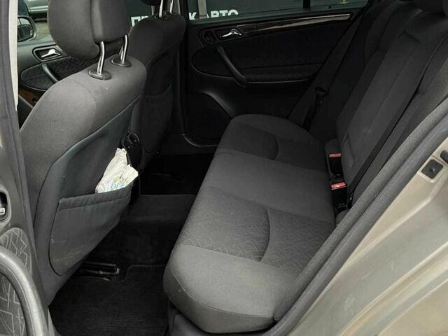 Сірий Мерседес Ц-Клас, об'ємом двигуна 1.8 л та пробігом 250 тис. км за 6990 $, фото 16 на Automoto.ua