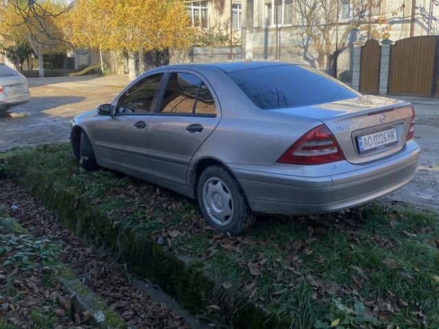 Сірий Мерседес Ц-Клас, об'ємом двигуна 2.1 л та пробігом 300 тис. км за 4500 $, фото 3 на Automoto.ua