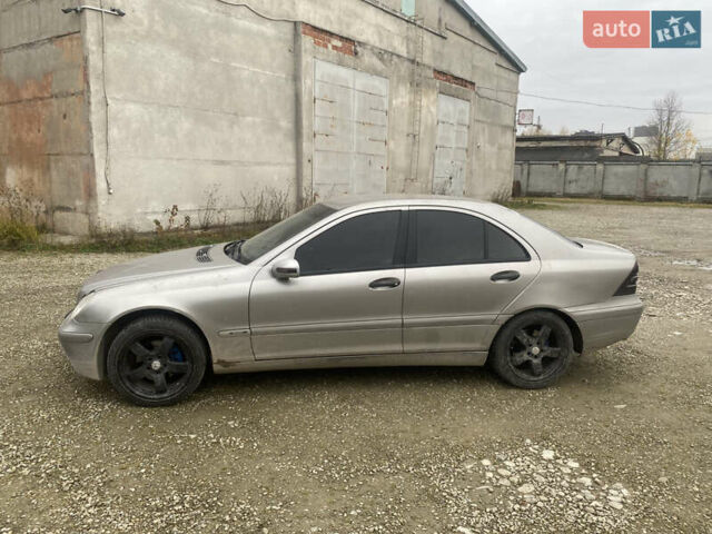 Сірий Мерседес Ц-Клас, об'ємом двигуна 1.8 л та пробігом 300 тис. км за 5000 $, фото 1 на Automoto.ua