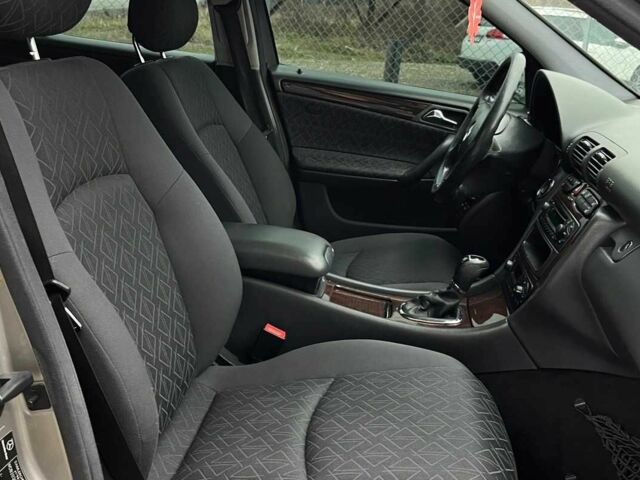 Сірий Мерседес Ц-Клас, об'ємом двигуна 1.8 л та пробігом 250 тис. км за 6990 $, фото 19 на Automoto.ua