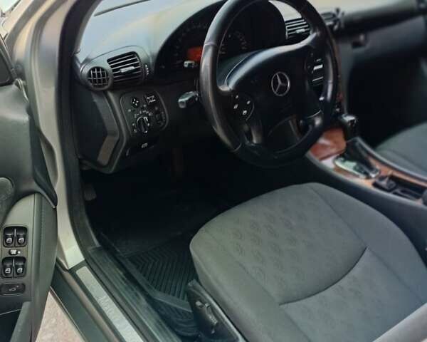 Мерседес Ц-Класс 2003 в Запорожье на Automoto.ua Серый Мерседес Ц-Класс, объемом двигателя 1.8 л и пробегом 300 тыс. км за 4500 $, фото 2 на Automoto.ua