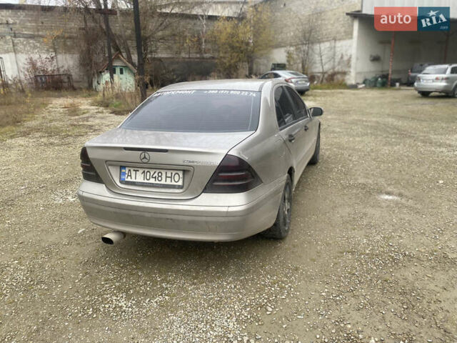 Сірий Мерседес Ц-Клас, об'ємом двигуна 1.8 л та пробігом 300 тис. км за 5000 $, фото 3 на Automoto.ua
