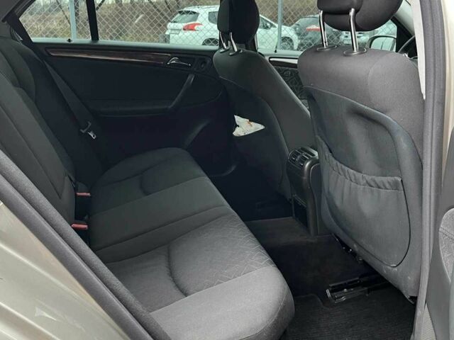 Сірий Мерседес Ц-Клас, об'ємом двигуна 1.8 л та пробігом 250 тис. км за 6990 $, фото 20 на Automoto.ua