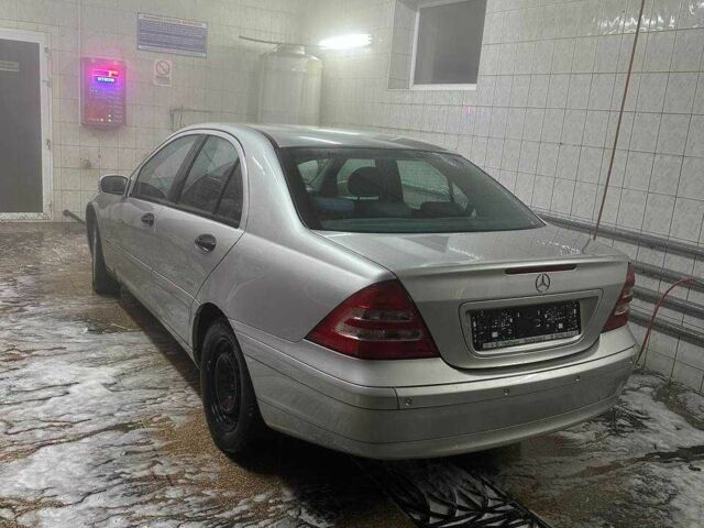 Серый Мерседес Ц-Класс, объемом двигателя 1.8 л и пробегом 240 тыс. км за 3500 $, фото 4 на Automoto.ua