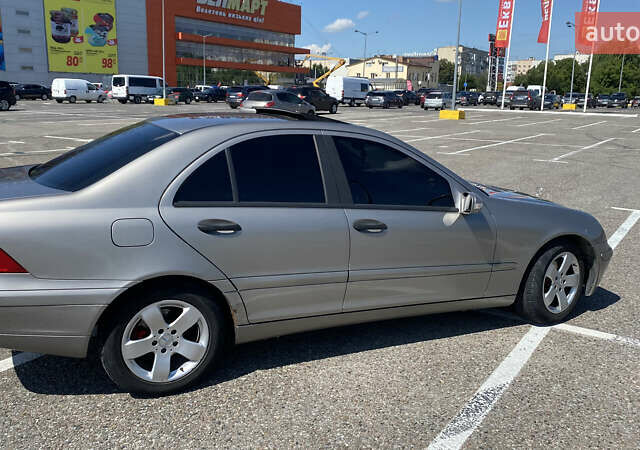 Сірий Мерседес Ц-Клас, об'ємом двигуна 2.15 л та пробігом 338 тис. км за 5500 $, фото 5 на Automoto.ua