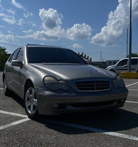 Сірий Мерседес Ц-Клас, об'ємом двигуна 2.15 л та пробігом 338 тис. км за 5500 $, фото 1 на Automoto.ua
