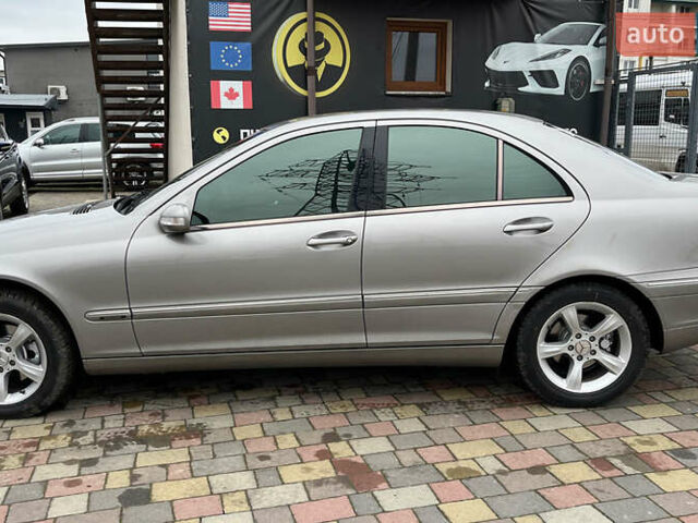 Серый Мерседес Ц-Класс, объемом двигателя 1.8 л и пробегом 250 тыс. км за 6990 $, фото 3 на Automoto.ua