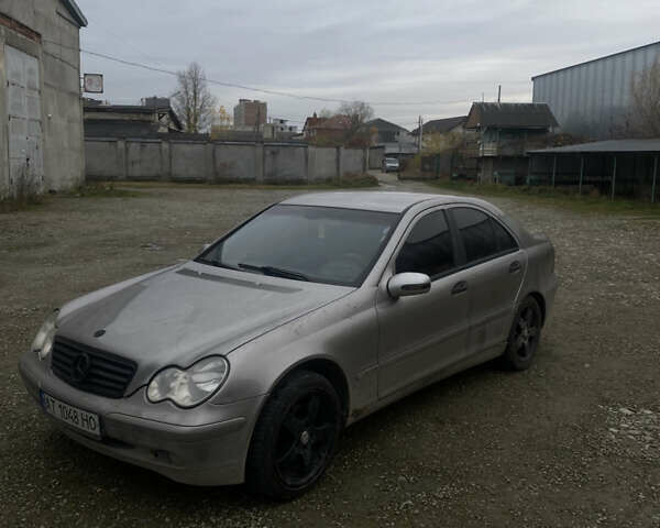 Серый Мерседес Ц-Класс, объемом двигателя 1.8 л и пробегом 302 тыс. км за 4900 $, фото 8 на Automoto.ua