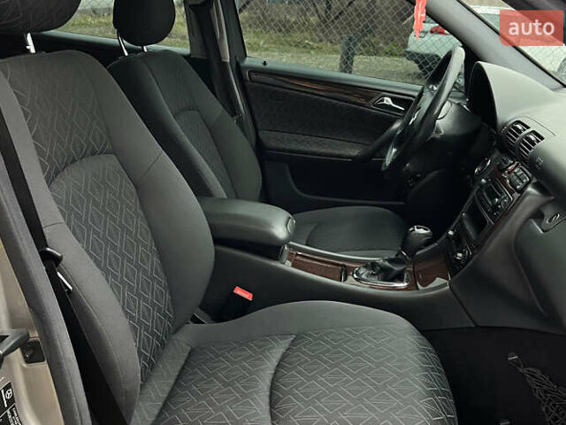 Серый Мерседес Ц-Класс, объемом двигателя 1.8 л и пробегом 250 тыс. км за 6990 $, фото 19 на Automoto.ua