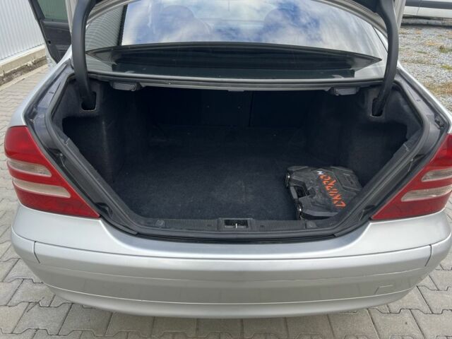 Серый Мерседес Ц-Класс, объемом двигателя 2.2 л и пробегом 337 тыс. км за 4700 $, фото 7 на Automoto.ua