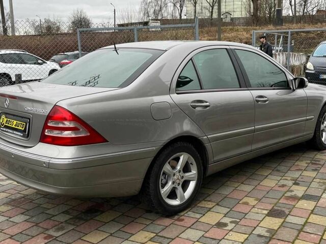 Сірий Мерседес Ц-Клас, об'ємом двигуна 1.8 л та пробігом 250 тис. км за 6990 $, фото 6 на Automoto.ua