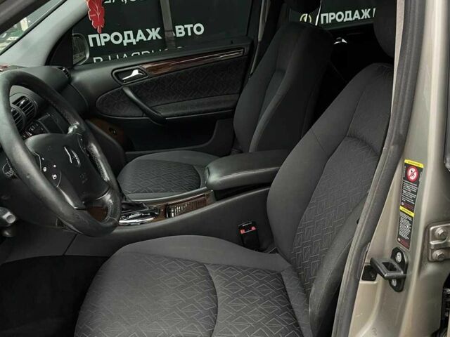 Сірий Мерседес Ц-Клас, об'ємом двигуна 1.8 л та пробігом 250 тис. км за 6990 $, фото 8 на Automoto.ua