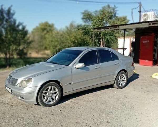 Мерседес Ц-Класс 2003 в Запорожье на Automoto.ua Серый Мерседес Ц-Класс, объемом двигателя 1.8 л и пробегом 300 тыс. км за 4500 $, фото 5 на Automoto.ua