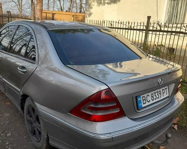 Сірий Мерседес Ц-Клас, об'ємом двигуна 2.15 л та пробігом 390 тис. км за 3496 $, фото 5 на Automoto.ua