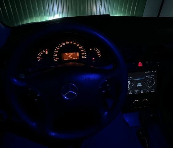 Серый Мерседес Ц-Класс, объемом двигателя 2.2 л и пробегом 290 тыс. км за 3000 $, фото 13 на Automoto.ua