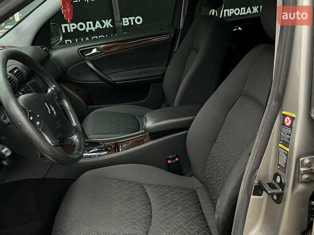 Серый Мерседес Ц-Класс, объемом двигателя 1.8 л и пробегом 250 тыс. км за 6990 $, фото 8 на Automoto.ua