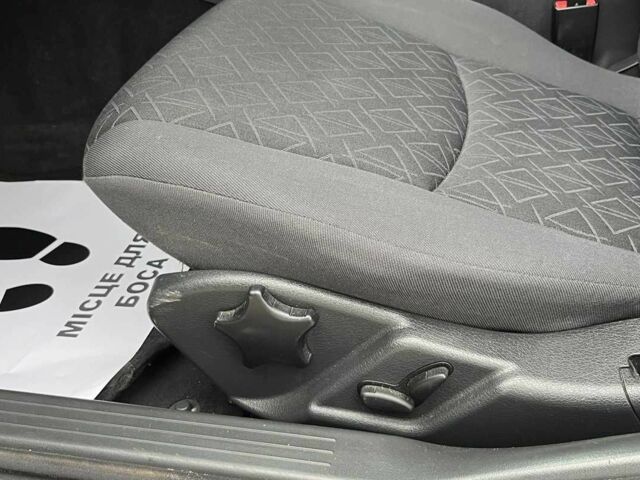 Сірий Мерседес Ц-Клас, об'ємом двигуна 1.8 л та пробігом 250 тис. км за 6990 $, фото 17 на Automoto.ua