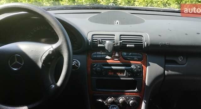 Серый Мерседес Ц-Класс, объемом двигателя 1.8 л и пробегом 166 тыс. км за 5150 $, фото 2 на Automoto.ua