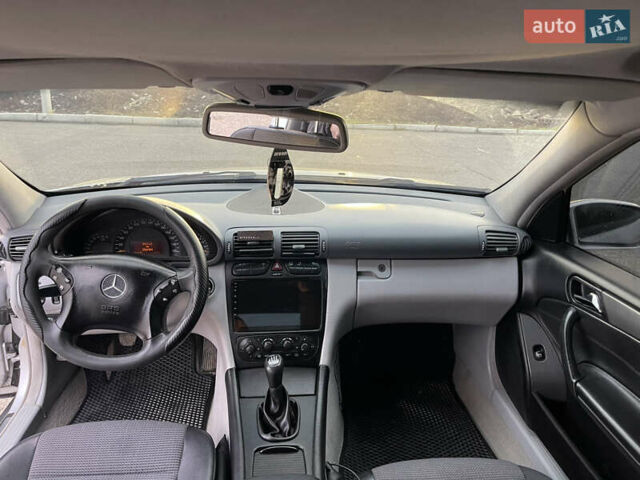 Сірий Мерседес Ц-Клас, об'ємом двигуна 1.8 л та пробігом 270 тис. км за 5000 $, фото 7 на Automoto.ua