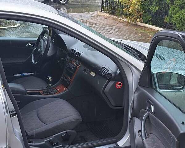 Серый Мерседес Ц-Класс, объемом двигателя 2.2 л и пробегом 340 тыс. км за 4600 $, фото 9 на Automoto.ua